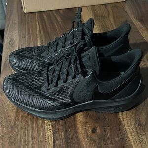 Nike Men's Black Zoom Running Shoes